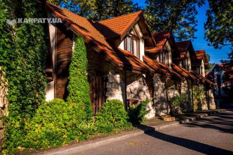 Посадовців сільради біля Львова підозрюють у незаконній передачі лісу під відпочинковий комплекс Древній град