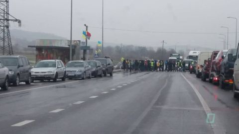 На Львівщині власники авто на "євробляхах" вдруге за два дні заблокували трасу Київ – Чоп (оновлено)