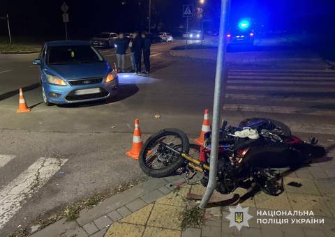 У Львові в ДТП з автівкою загинула неповнолітня пасажирка мотоцикла