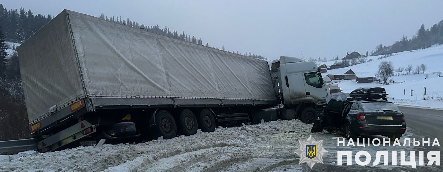 На трасі Київ – Чоп у ДТП з вантажівкою постраждала водійка Skoda