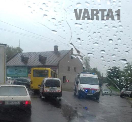 На Жовківщині у ДТП потрапила маршрутка: є постраждалі