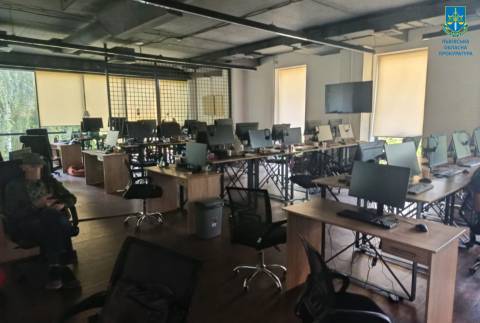 На Львівщині виявили понад 20 шахрайських кол-центрів
