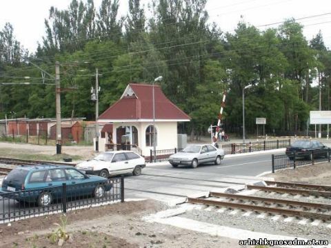 Президент підписав закон, який дозволяє вилучати ТЗ за порушення правил проїзду залізничних переїздів