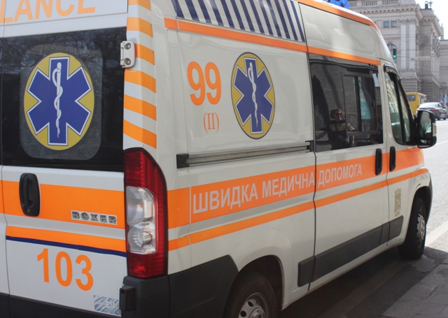 У Львові п'яний водій, врізавшись у швидку допомогу, втік із місця ДТП