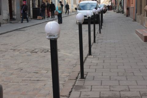 У Львові розпочали ремонтувати тротуари та двори