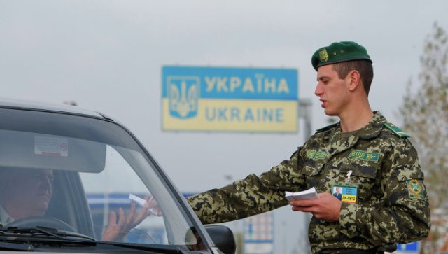 Водіїв зобов'язали зупинятися на вимогу прикордонників