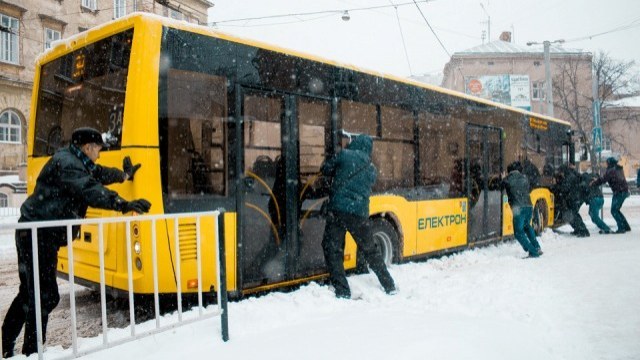 На дороги Львова виїхали понад 530 маршруток, – міськрада