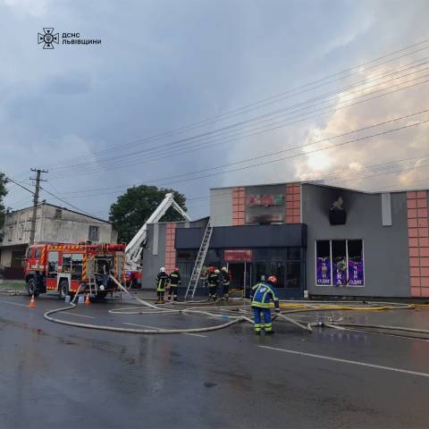 У Радехові виникла пожежа в супермаркеті