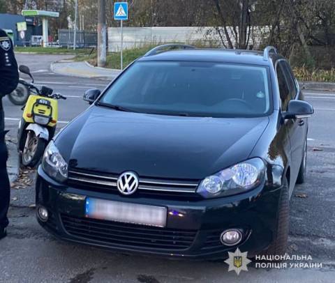 У Львові в ДТП з легковиками постраждав скутерист