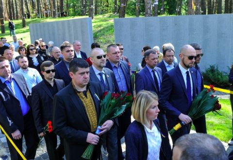 Декомунізація - це питання історичної пам’яті й нашої гідності - Арсеній Яценюк