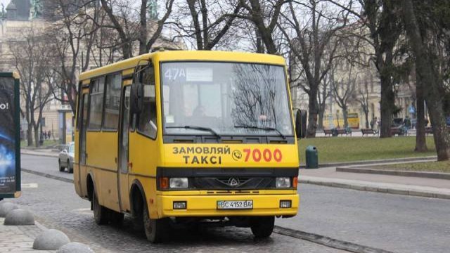 Львівські райці продовжили рух маршруток до 23:00