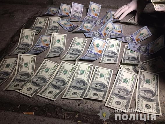 Двох поліцейських Львівщини затримали на продажі наркотиків