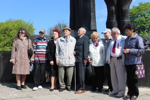 Ветерани з Георгієвськими стрічками поклали квіти до Монумента Слави у Львові