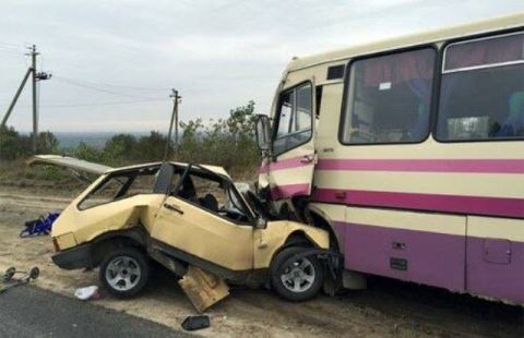 На Львівщині маршрутка потрапила у аварію: є загиблі