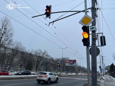 На перехресті Стрийська – Максимовича з понеділка запрацює новий світлофор