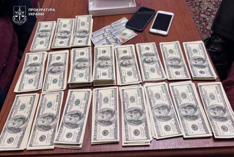 Троє медиків однієї з лікарень на Львівщині організували схему отримання хабарів за оформлення інвалідності