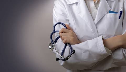 Сімейна лікарка під підозрою в шахрайстві: важкохвора пацієнтка заповіла квартиру її дочці