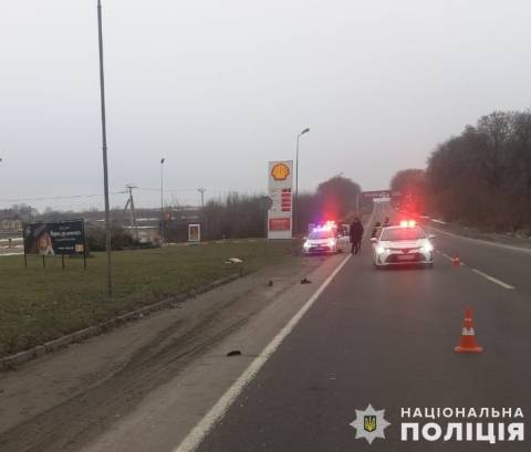 Поблизу Львова водій мікроавтобуса на смерть збив пішохода та втік