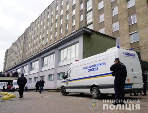 Медиків і пацієнтів лікарні швидкої допомоги Львова евакуювали через повідомлення про замінування