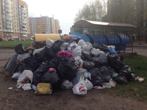 У Львові майже 300 контейнерів із сміттям є переповненими
