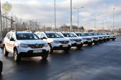 Сільські лікарні Львівщини отримали 43 автівки