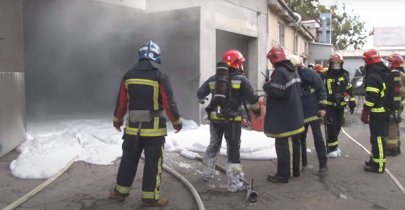 У Львові зайнявся гараж автосалону на Липинського