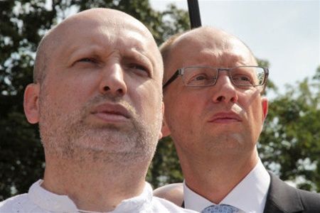 Яценюк з Турчиновим показали виборчий список "Народного фронту"