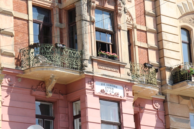 У Львові виявили понад 13 тисяч аварійних балконів
