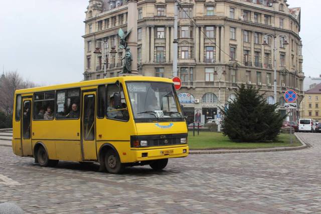 У березні Садовий профінансував львівські маршрутки на сім мільйонів гривень