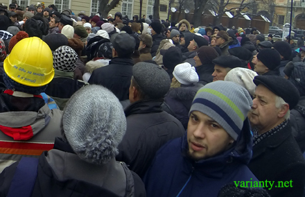 Майже півтисячі львів'ян зібрались на мітинг з вимогою загальноміського страйку