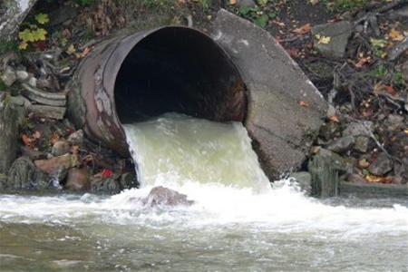 Водоканал Ходорова продовжує скидати неочищені стічні води у річку Луг