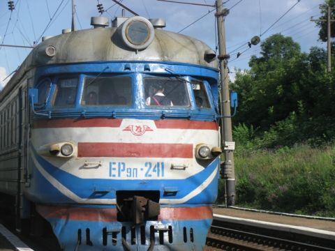 Через перехід на "зимовий" час Львівська залізниця змінила розклад поїздів