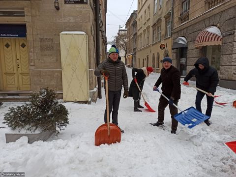 Цьогоріч Садового і його заступників возитиме комунальне підприємство