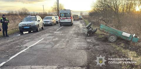 На Стрийщині у ДТП постраждали водій та пасажир мотоблока з причепом