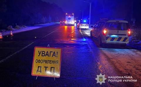 На трасі Львів – Краківець водій пасажирського автобуса на смерть збив пішохода