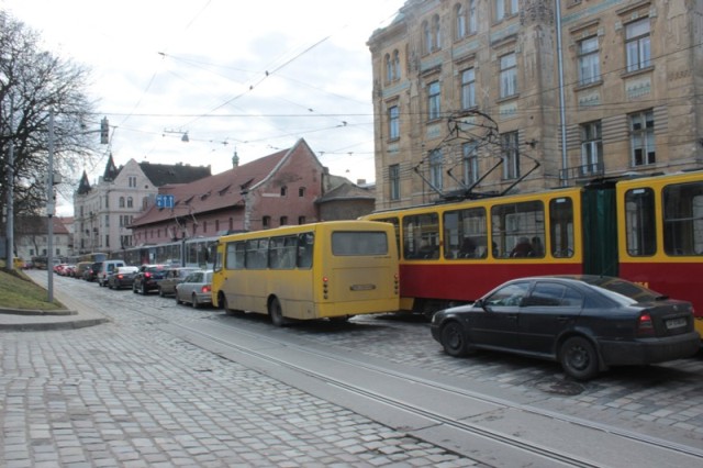 У Львові громадський транспорт переводять на докарантинний режим роботи