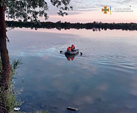 На Стрийщині в озері втопився чоловік