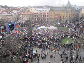 Близько п'яти тисяч осіб мітингують на євромайдані у Львові