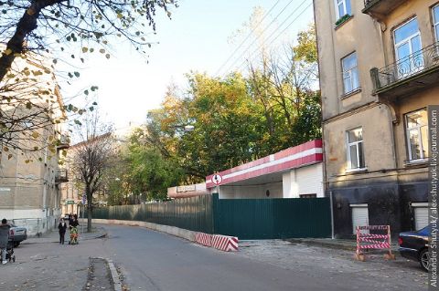На вулиці Зарицьких у Львові обмежили рух транспорту