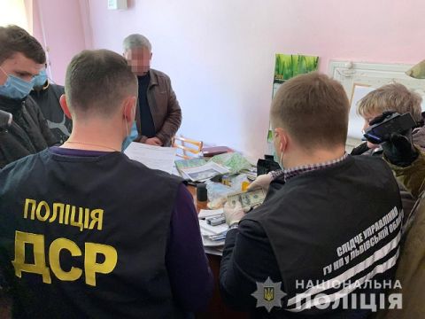 У Кам'янка-Бузькій директора держпідприємства спіймали на хабарі