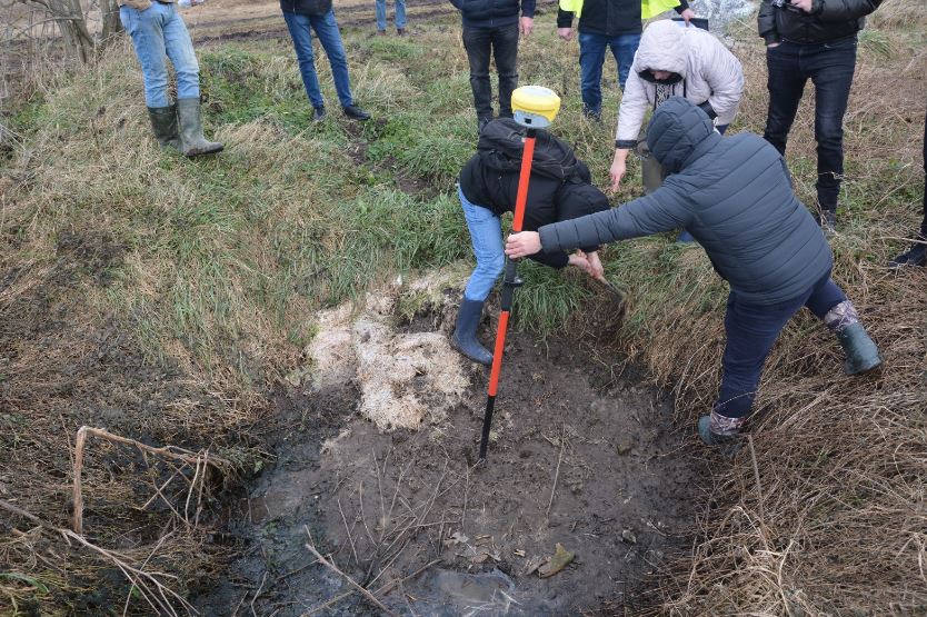 На Дрогобиччині виявили незаконний могильник птиці