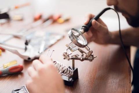 Як облаштувати домашню
майстерню для пайки та електроніки