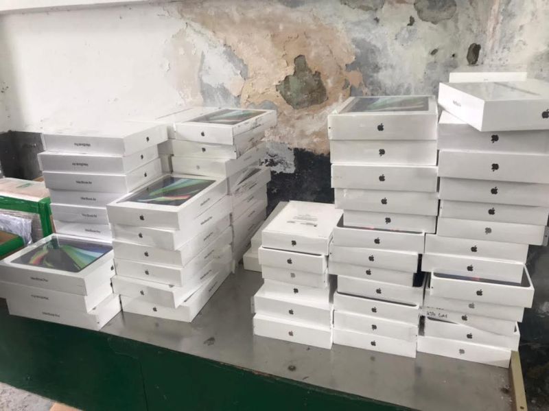 На кордоні з Польщею прикордонники виявили контрабанду понад 700 IPhone та ноутбуків