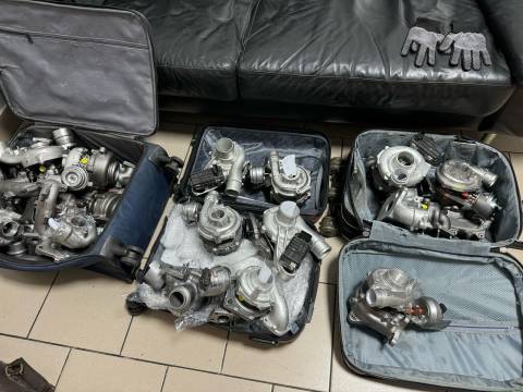 На кордоні з Польщею виявили контрабанду запчастин до авто та медичних інструментів на понад 600 тисяч гривень