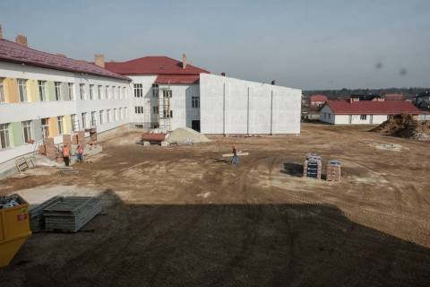 При будівництві школи у Суховолі освоїли понад 150 мільйонів гривень