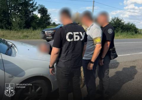 Посадовця оборонного підприємства Львівщини викрили на хабарі за посаду з бронюванням