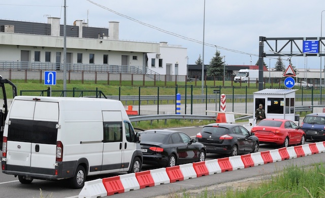 На кордоні Львівщини з Польщею є затримки для автобусів та вантажівок