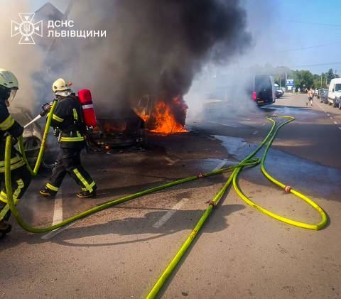 У Шегинях повністю згоріло сім авто