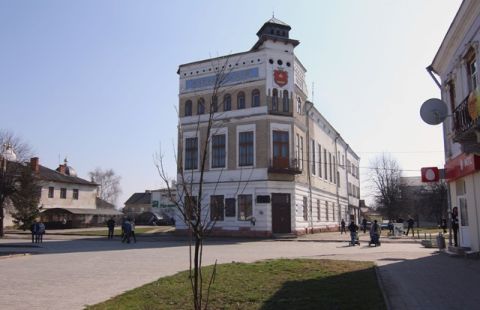 Голова Яворівської райради Сичак живе на зарплату та матеріальну допомогу