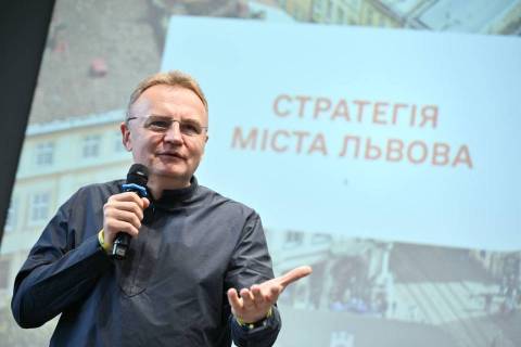 Міський голова Львова у липні заробив понад 100 тисяч гривень